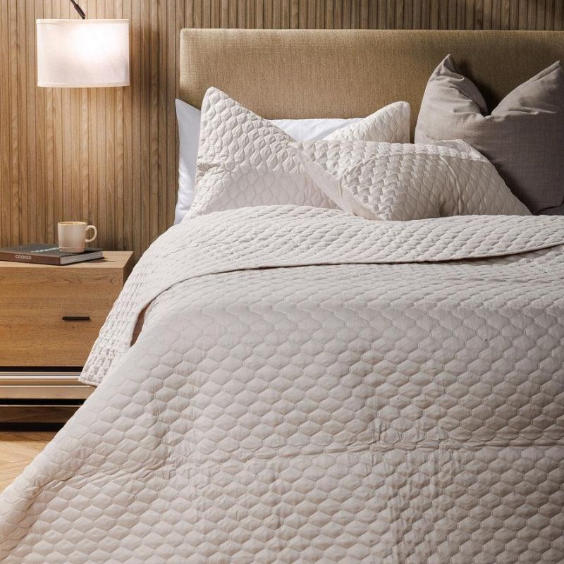 Bed Covers & Quilts