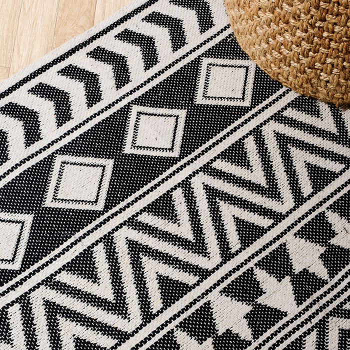 Handwoven Jacquard Rug Aztec - Black (120 x 180cm)