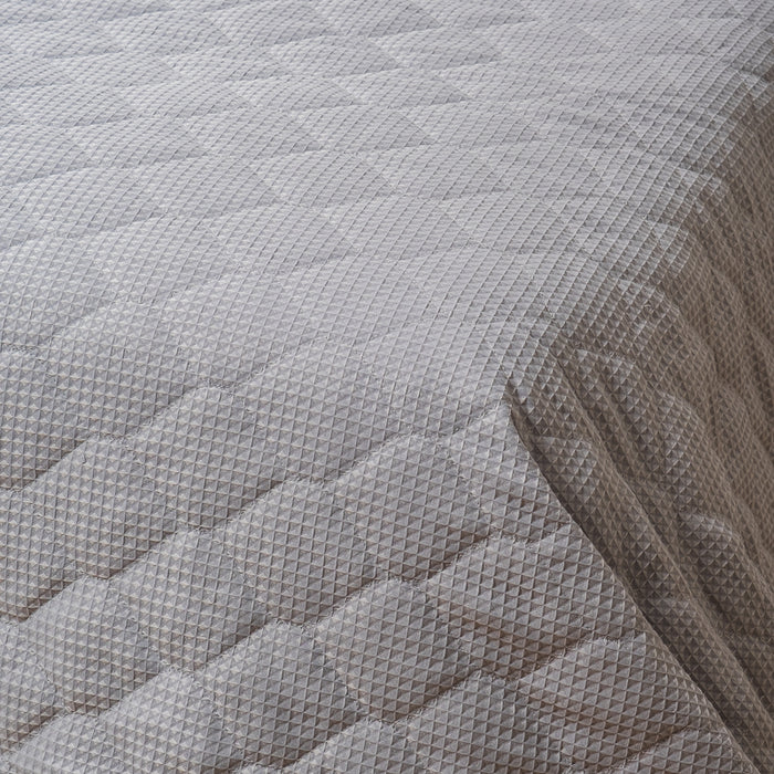 Nest Microfibre Reversible Reno 3D Soft Touch Quilted Bed Cover - Light Grey