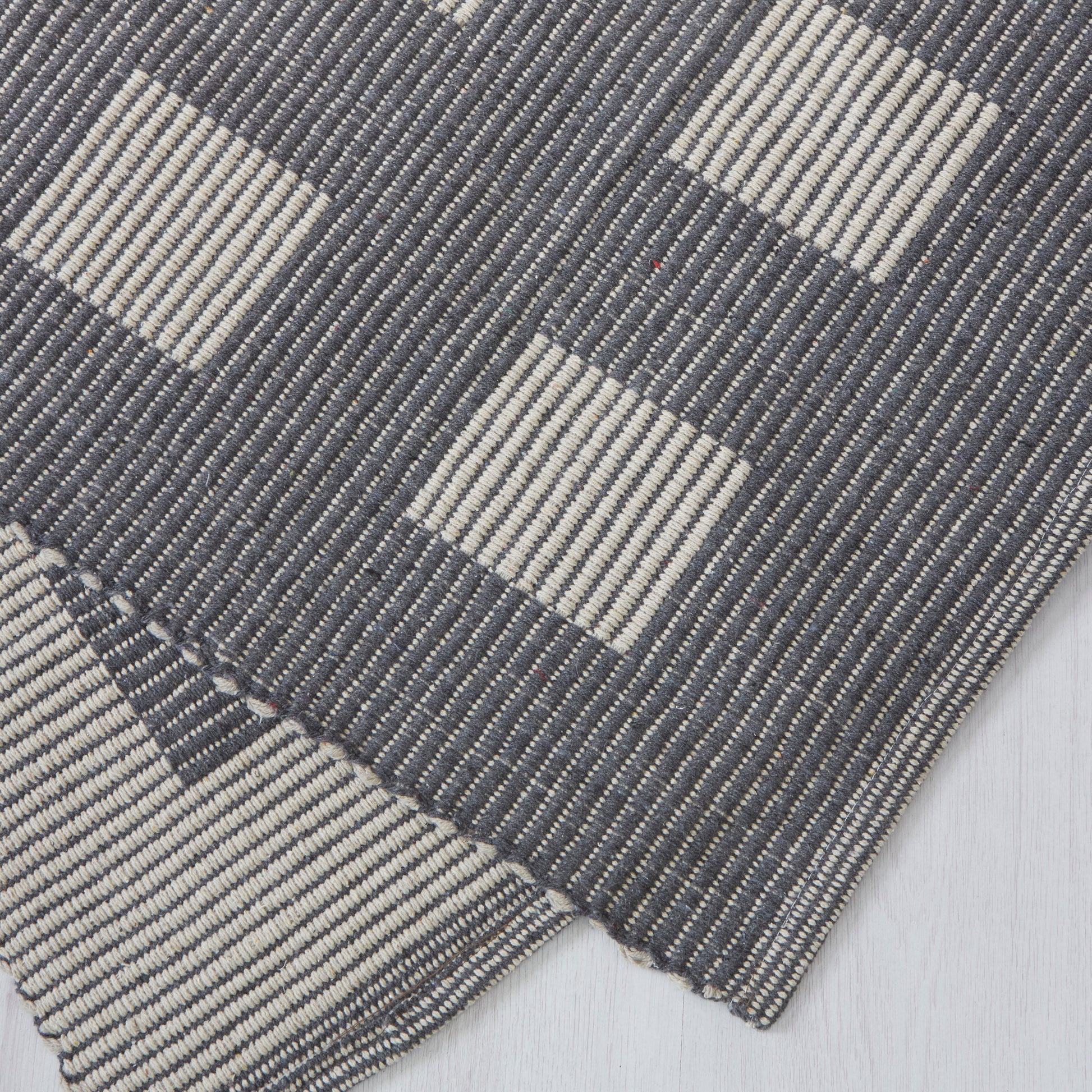 Full Box Pattern Rug - Dark Grey