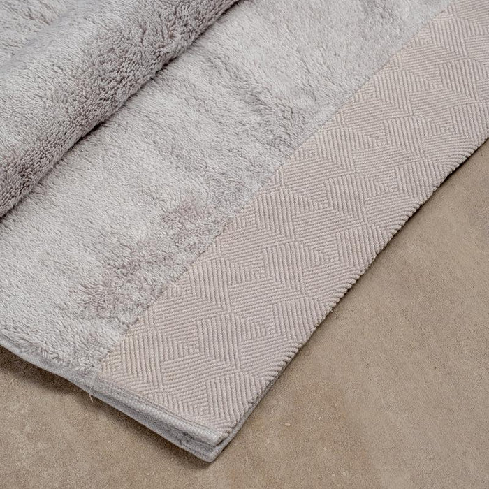 Royale Luxe Collection Zero Twist Bath Towel