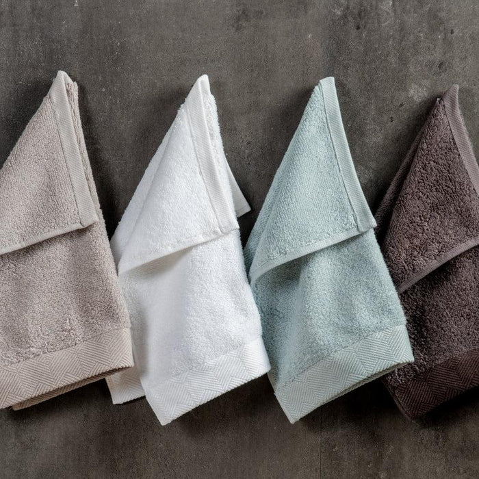 Royale Luxe Collection Zero Twist Guest Towel