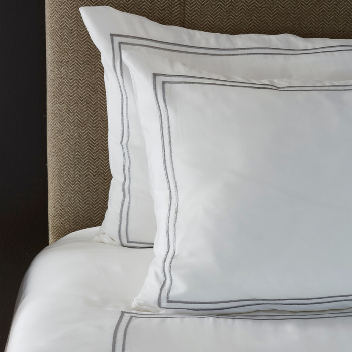 Whisper Soft 400 Thread Count Sateen Egyptian Cotton Two Line Grey Satin Stitch Duvet Cover Set - White