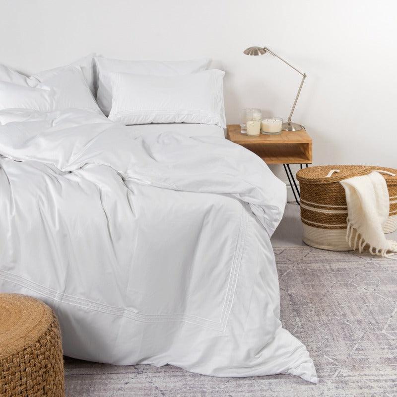 Whisper Soft 700 Thread Count Egyptian Cotton Heritage Collection Satin Stitch Duvet Cover Set - White