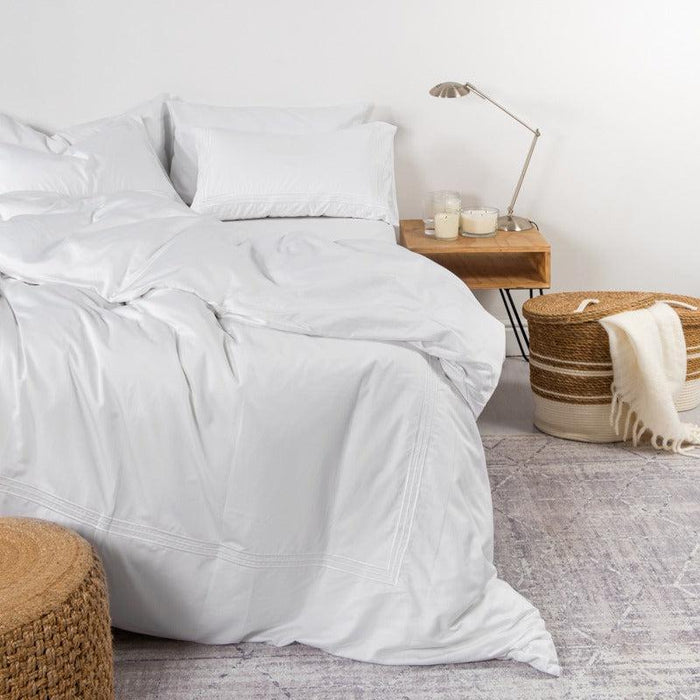 Whisper Soft 700 Thread Count Egyptian Cotton Heritage Collection Satin Stitch Duvet Cover Set - White
